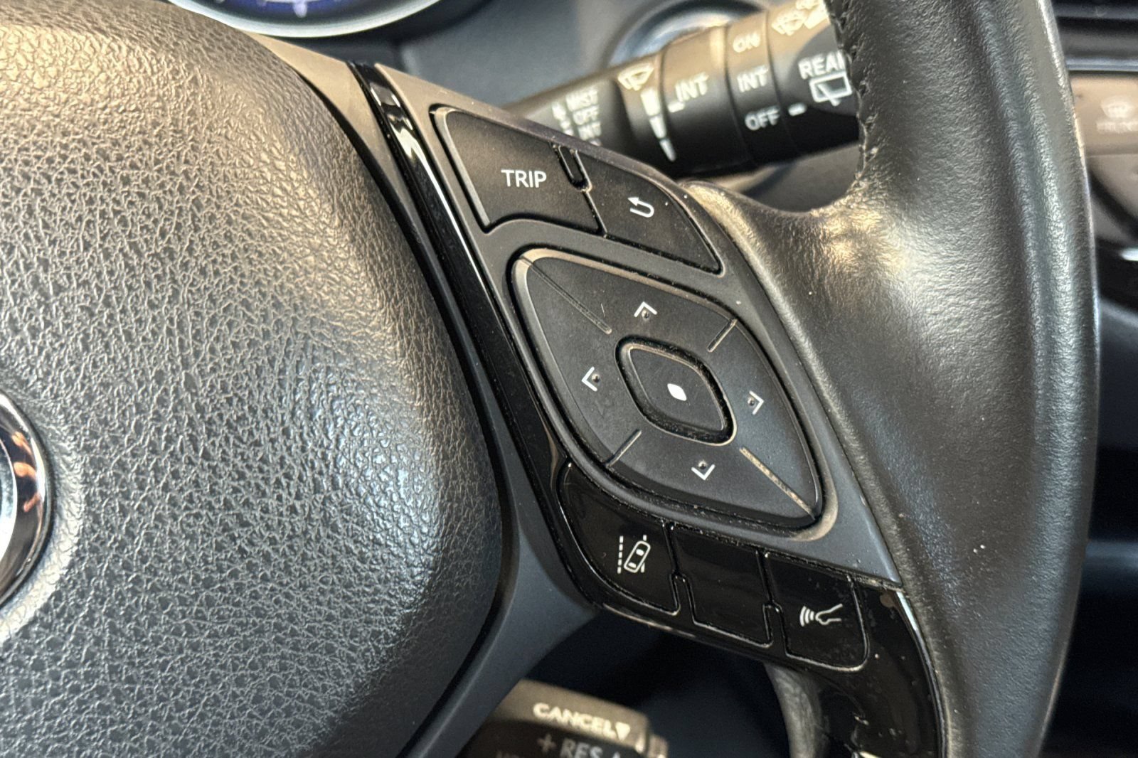 Certified 2021 Toyota C-HR XLE FWD image 31