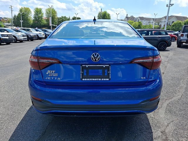 Certified 2023 Volkswagen Jetta SE FWD image 7