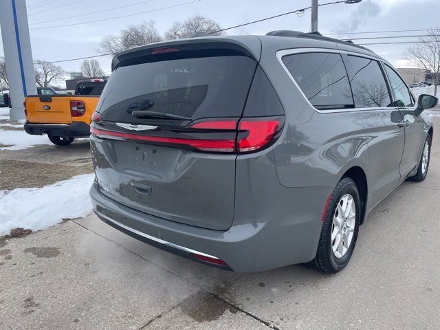 Used 2022 Chrysler Pacifica Touring-L image 14
