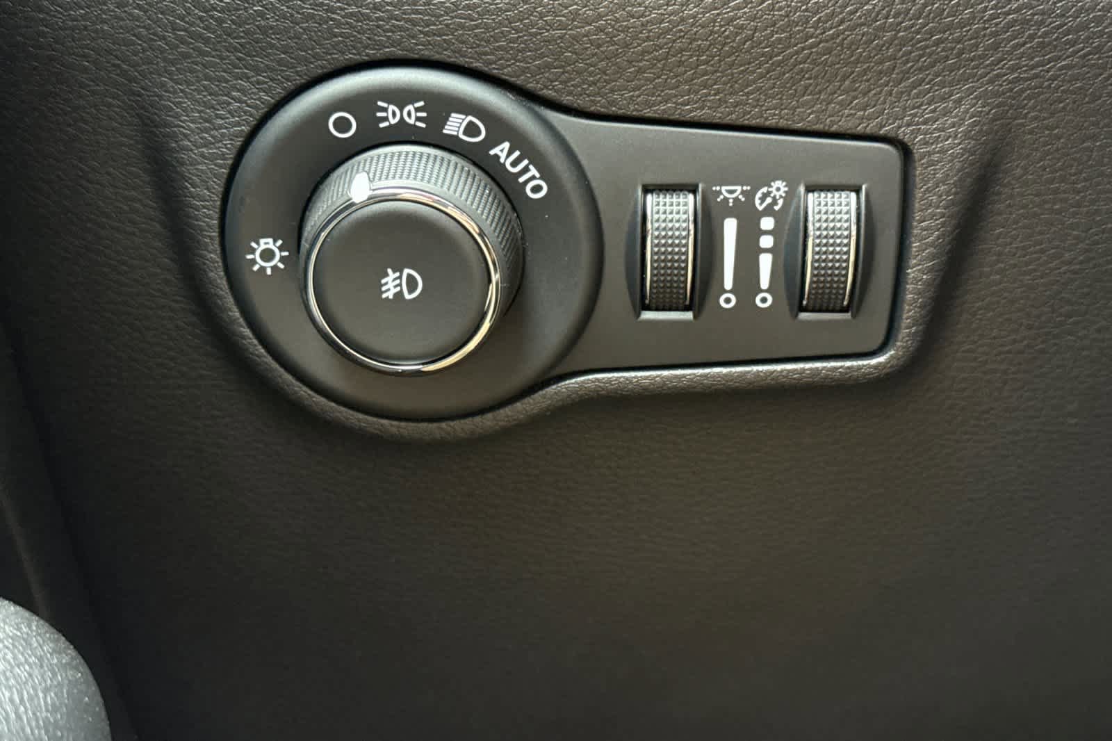 Used 2025 Jeep Compass Latitude w/ Altitude Special Edition AWD/4WD image 30