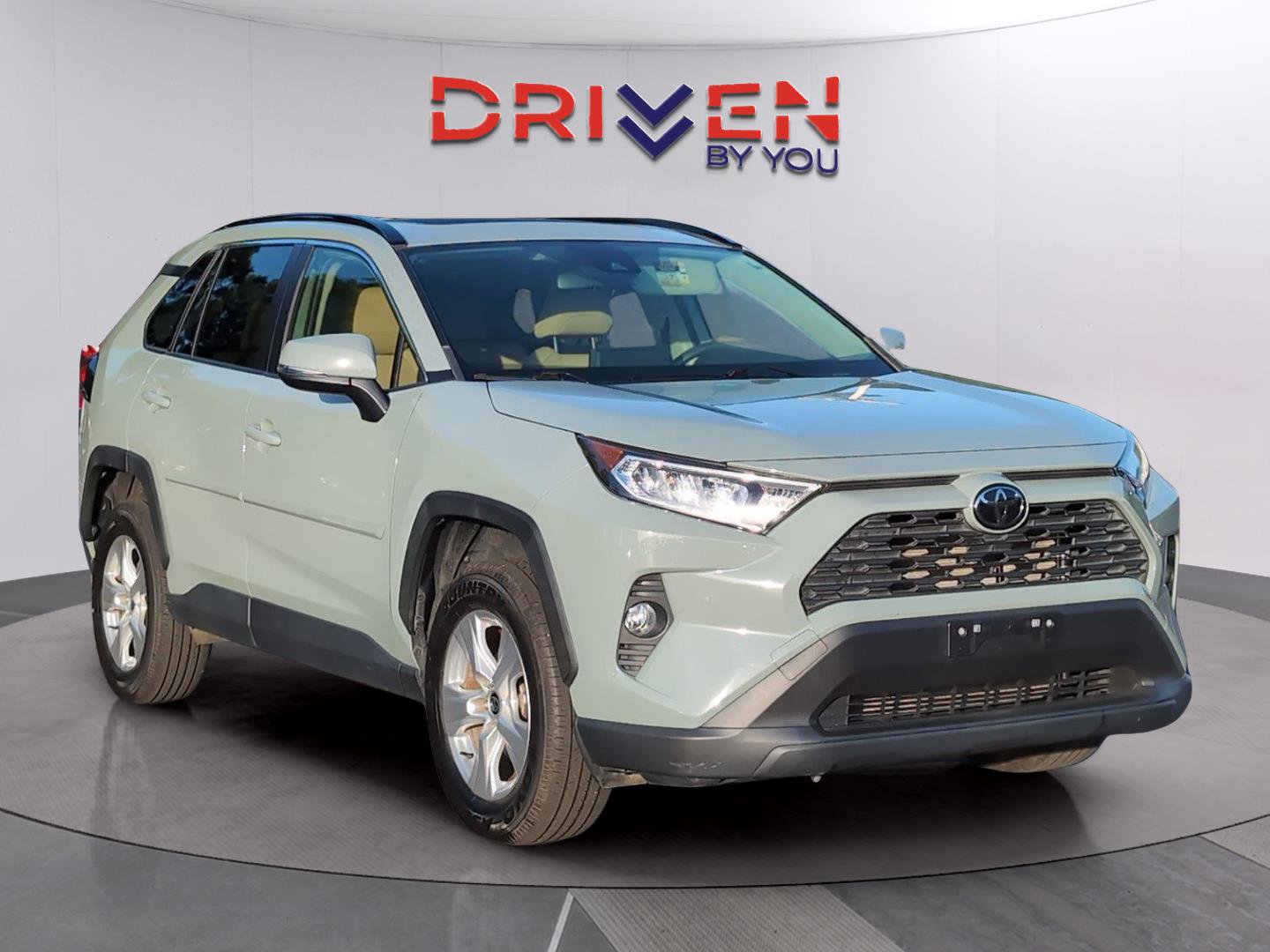 Used 2020 Toyota RAV4 XLE w/ Convenience Package image 7