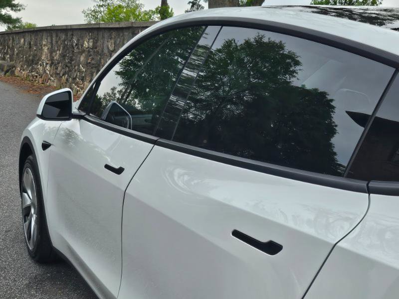 Used 2021 Tesla Model Y Long Range image 22