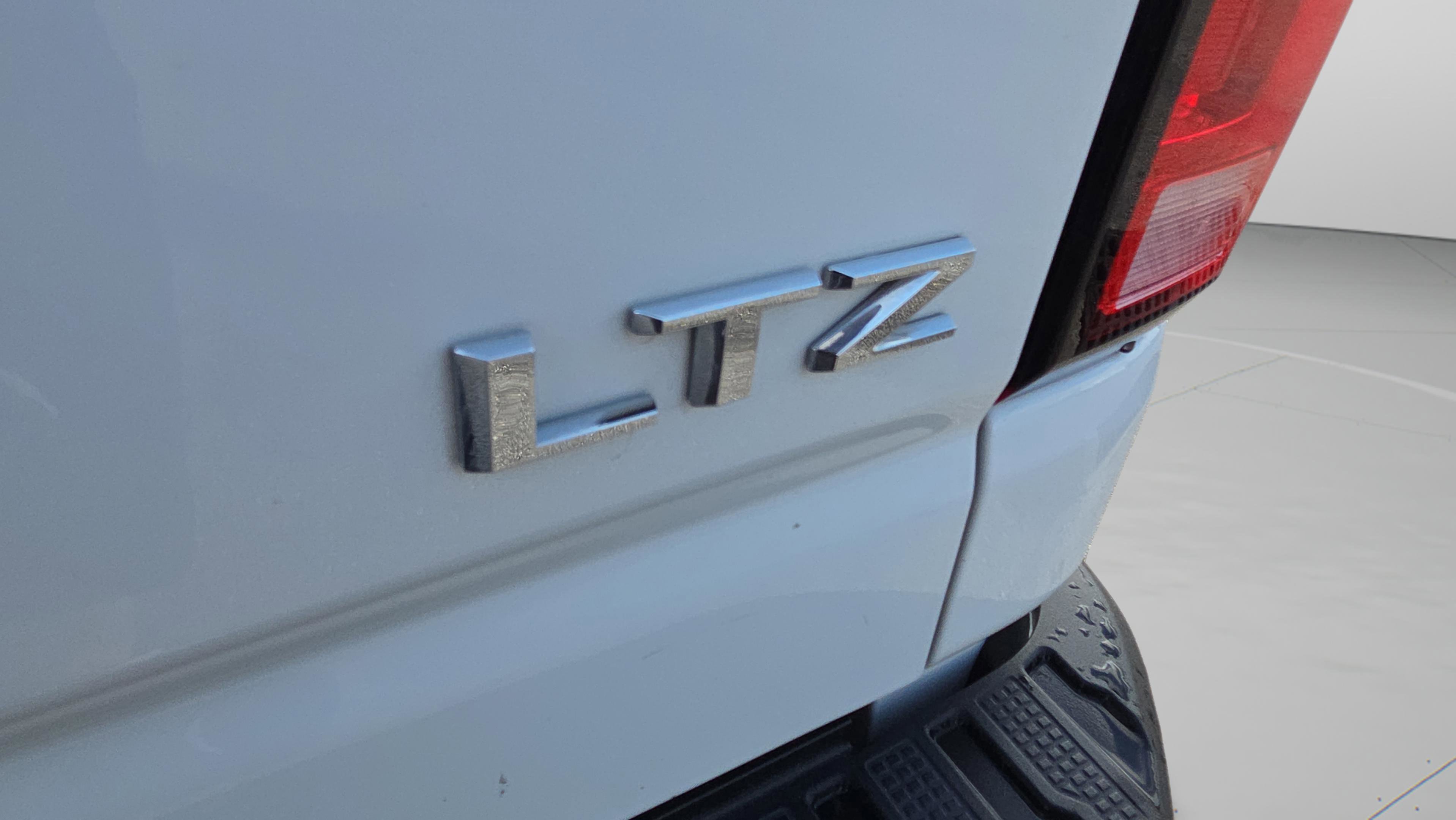 Used 2025 Chevrolet Silverado 2500 LTZ w/ LTZ Premium Package image 17