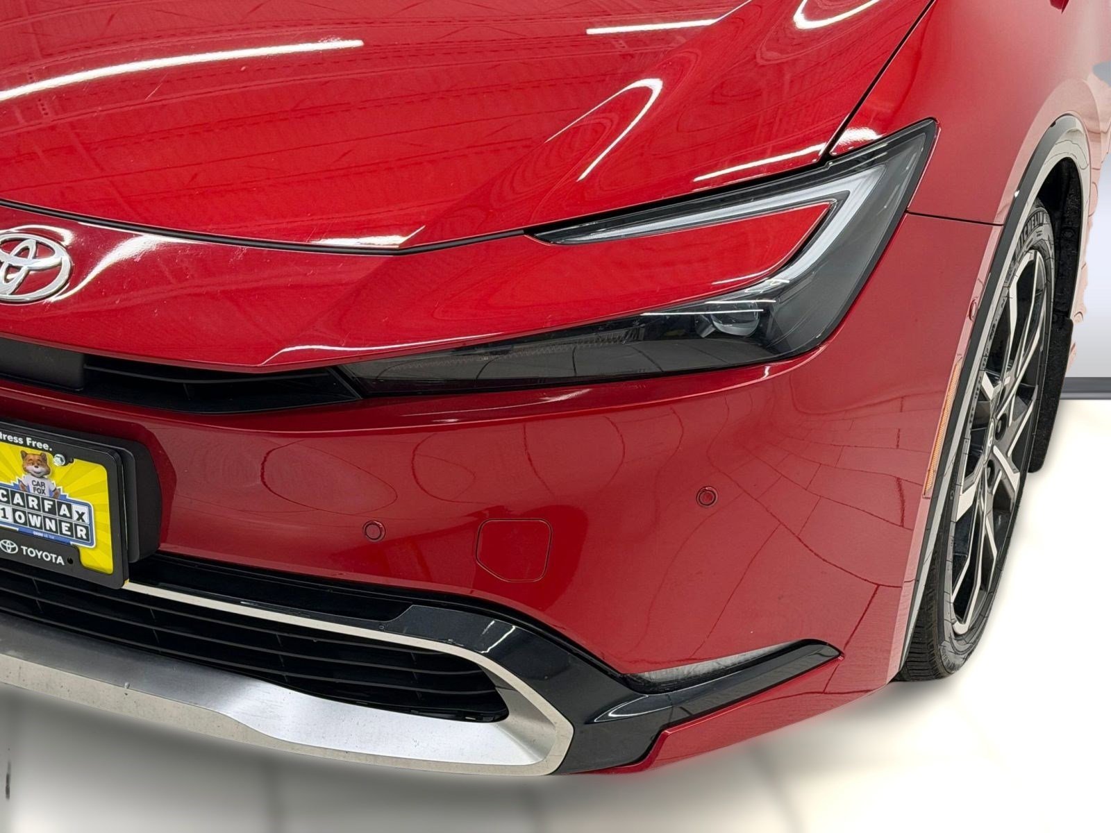 Used 2025 Toyota Prius Plug-In Hybrid w/ Limited Premium Package image 9