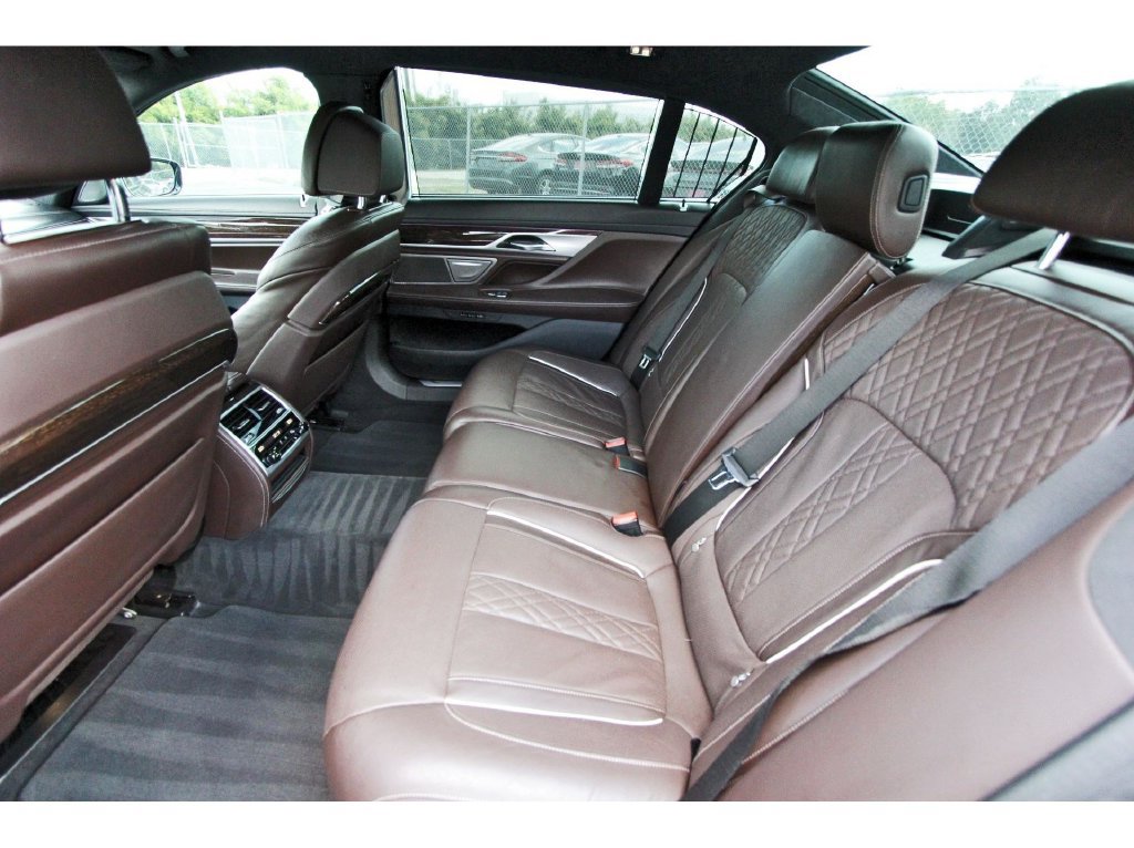 Used 2022 BMW 750i xDrive w/ Executive Package AWD/4WD image 14