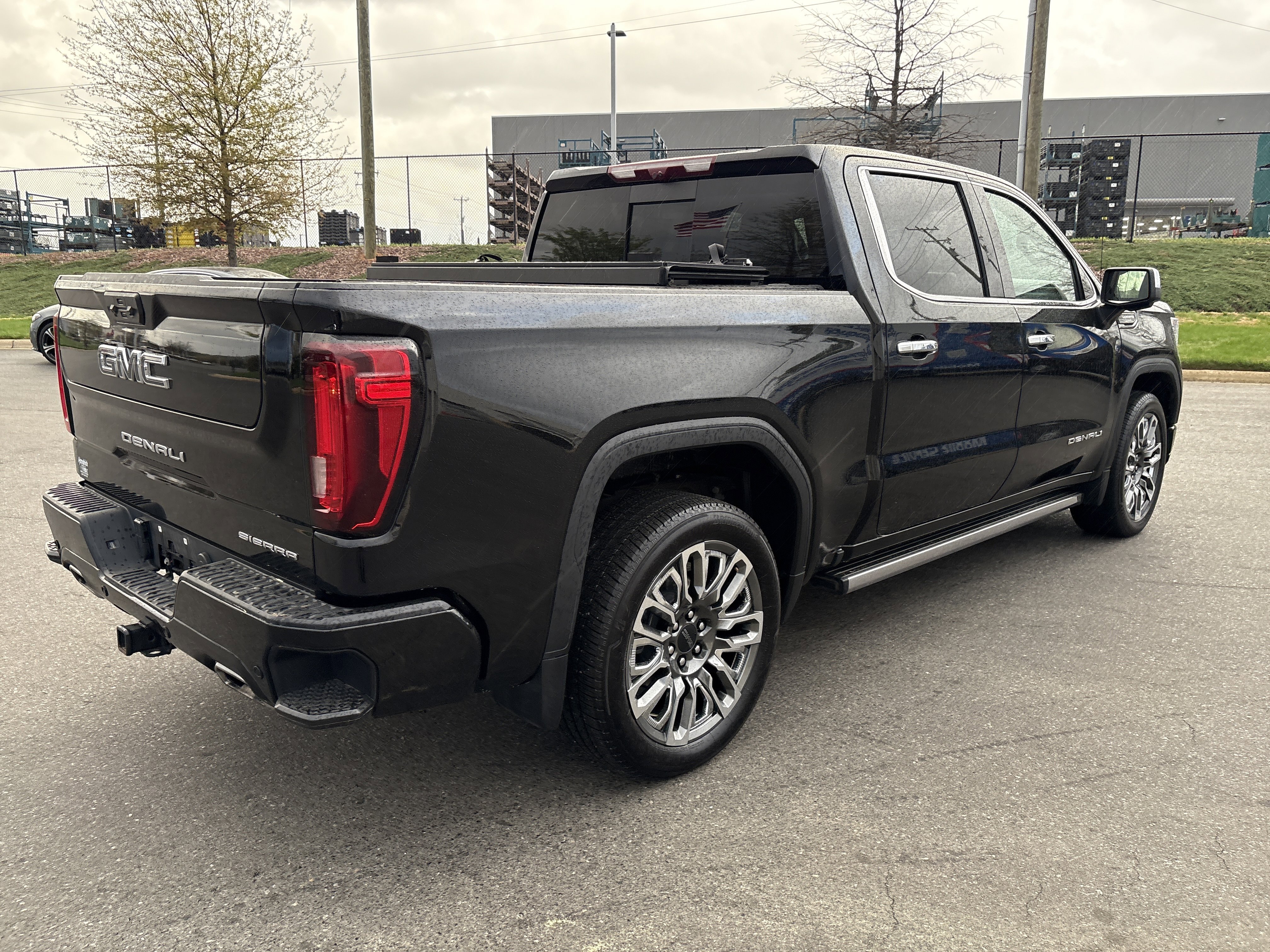 Used 2024 GMC Sierra 1500 Denali Ultimate image 9