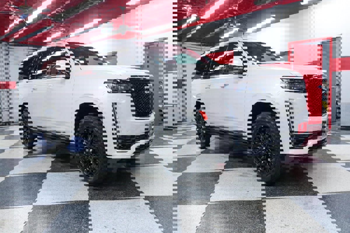 Used 2024 Cadillac Escalade ESV Sport Platinum w/ LPO, ONYX Package image 2