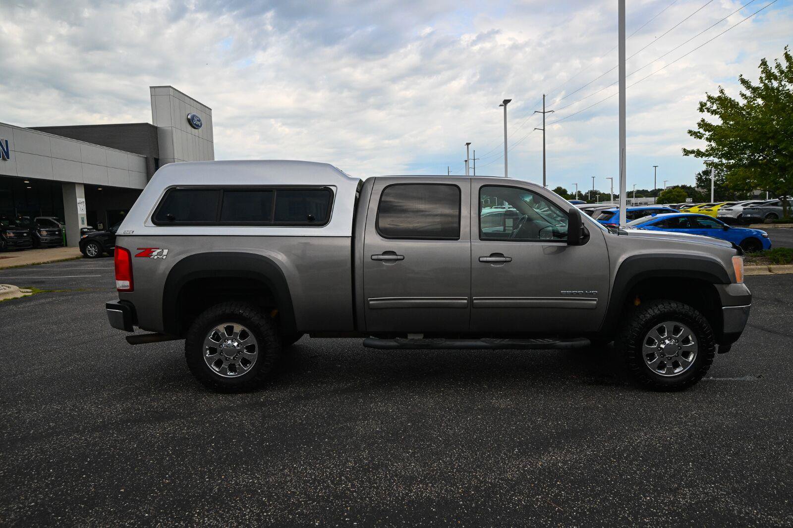 Used 2013 GMC Sierra 2500 SLT w/ SLT Convenience Package AWD/4WD image 3