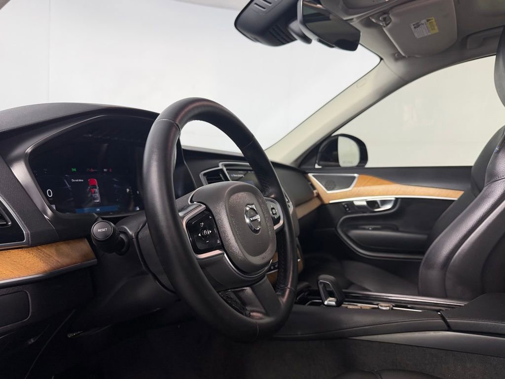 Used 2025 Volvo XC90 B6 Plus image 21