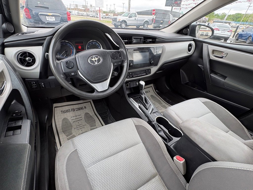 Used 2017 Toyota Corolla LE w/ Carpet Mat Package (TMS) FWD image 9