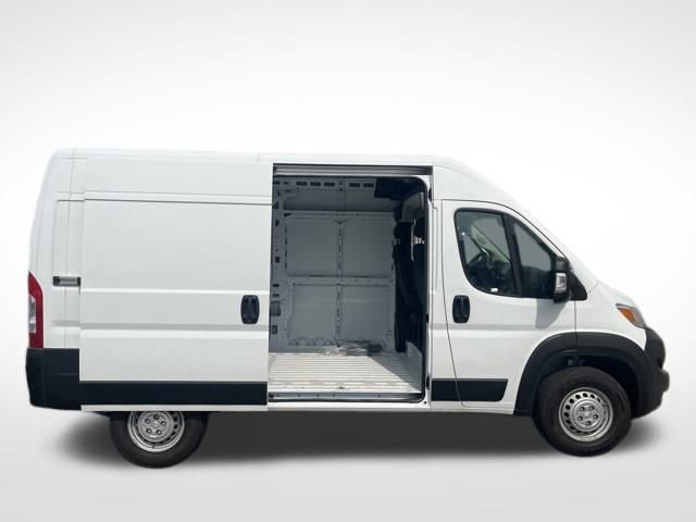 Used 2025 RAM ProMaster 2500 w/ Convenience Group image 10
