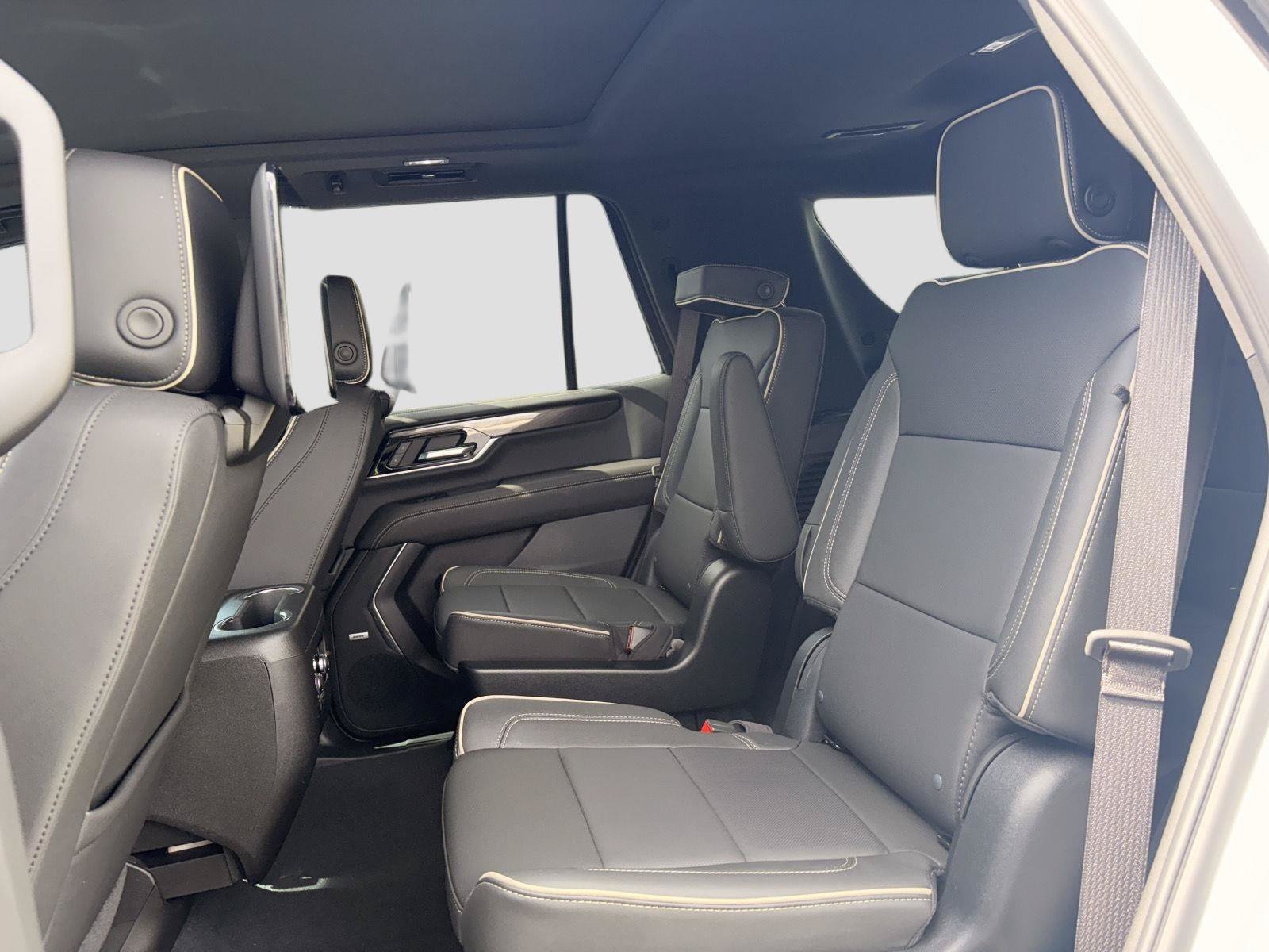 Used 2026 GMC Yukon Elevation w/ Elevation Premium Package AWD/4WD image 12