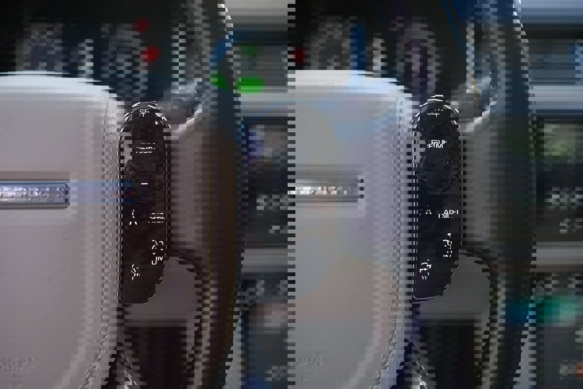 Used 2020 Land Rover Range Rover HSE image 15