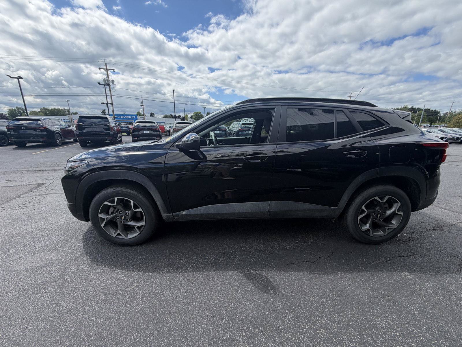 Used 2025 Chevrolet Trax LT w/ Driver Confidence Package FWD image 6
