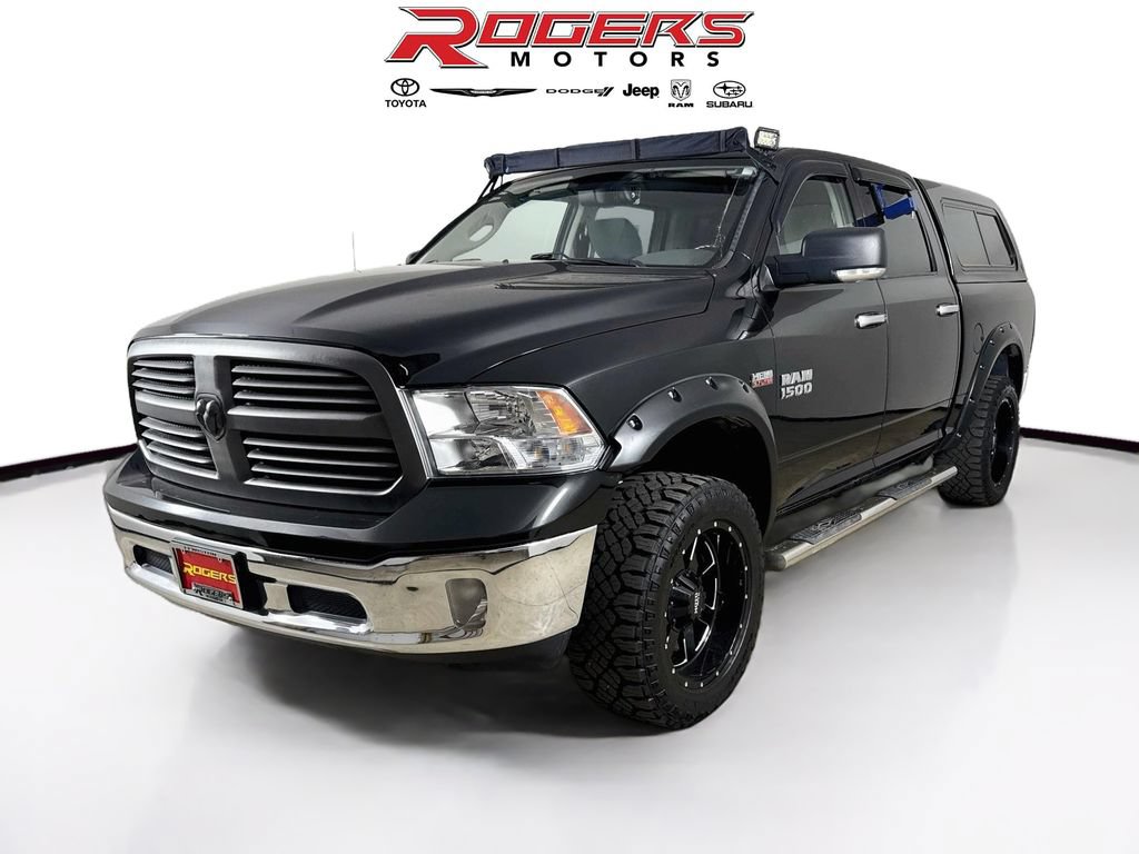 Used 2017 RAM 1500 Classic SLT w/ SLT Plus D←cor Group AWD/4WD image 3