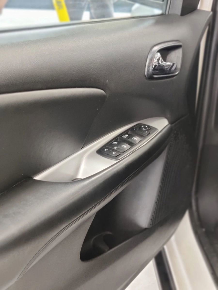 Used 2018 Dodge Journey SE w/ Blacktop Package FWD image 21