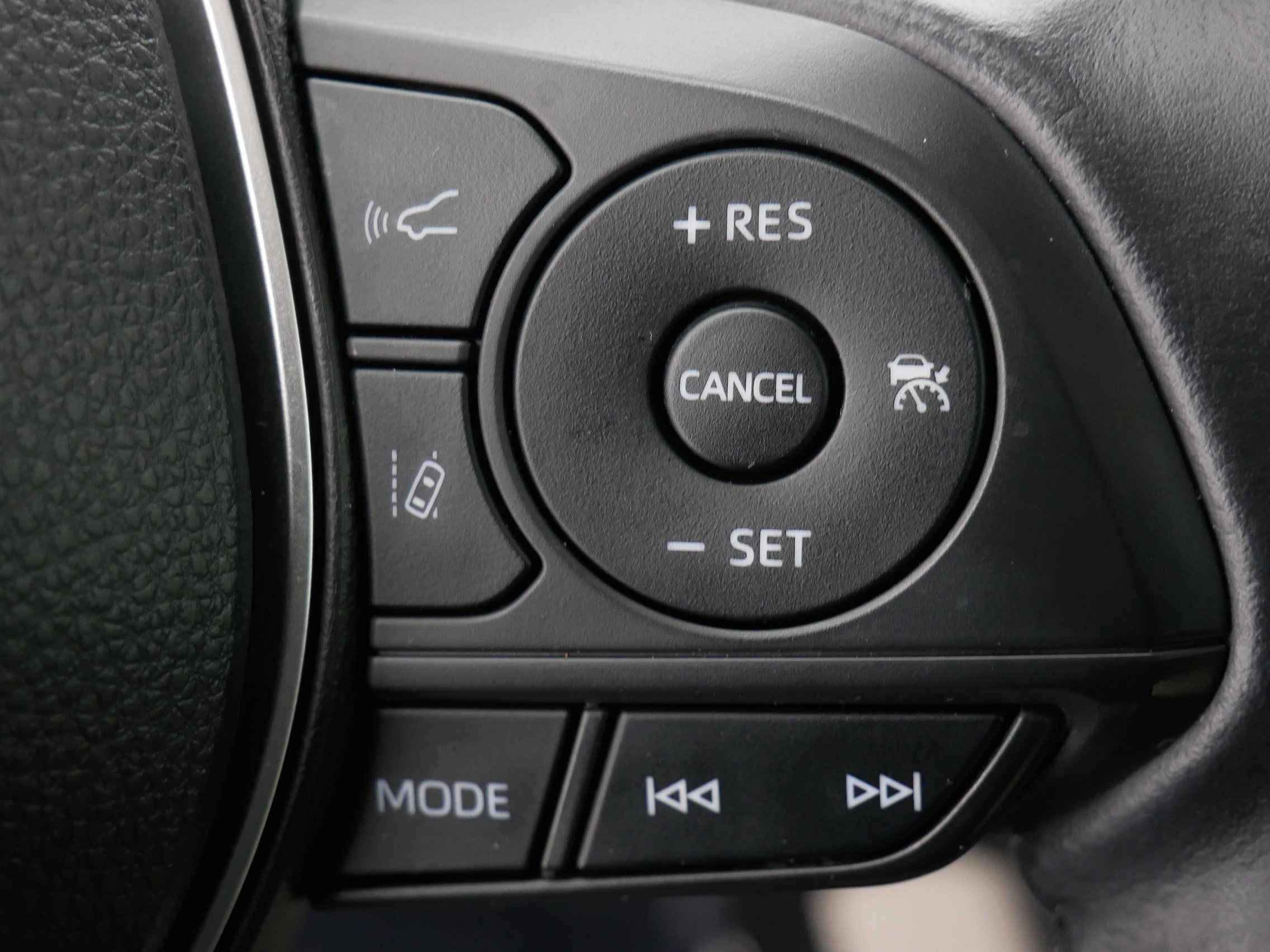 Used 2022 Toyota Corolla Cross XLE image 28