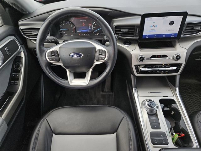 Used 2023 Ford Explorer XLT w/ Equipment Group 202A image 5