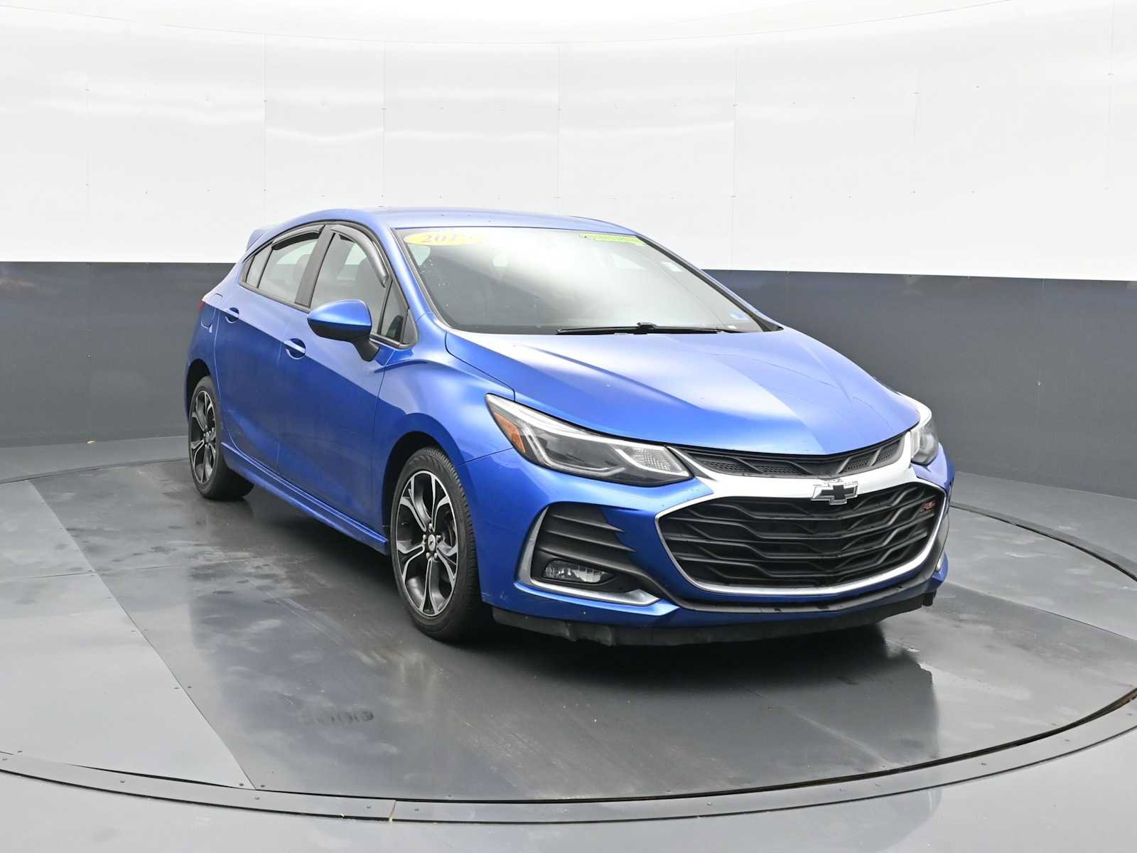 Used 2019 Chevrolet Cruze LT w/ Convenience Package image 2
