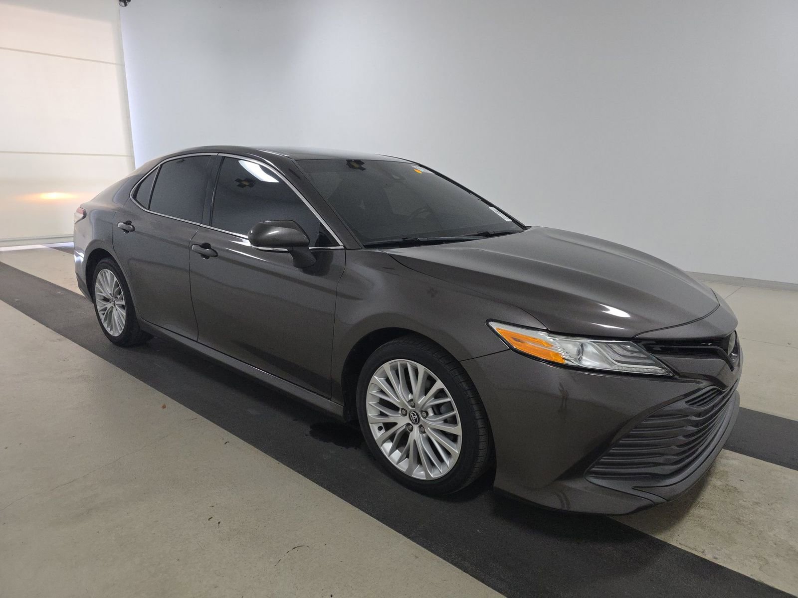 Used 2020 Toyota Camry XLE FWD image 4