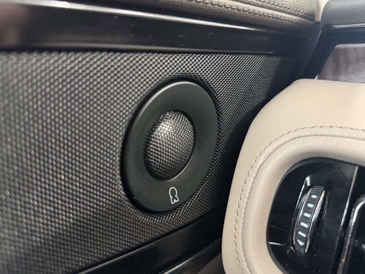 Used 2021 Lincoln Nautilus Reserve image 37