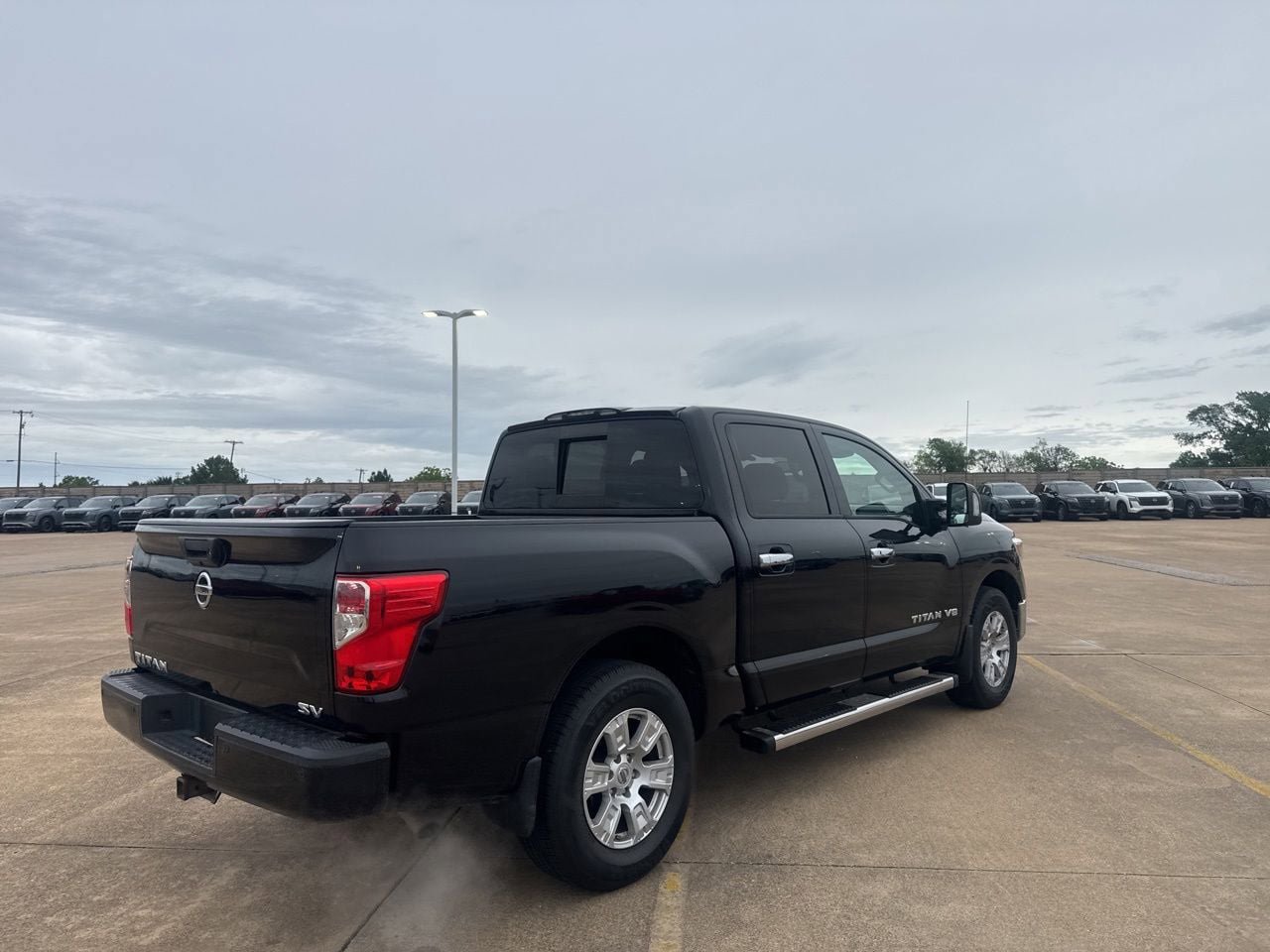 Used 2018 Nissan Titan SV w/ SV Convenience Package RWD image 22