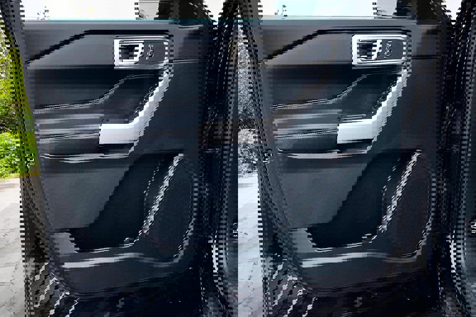 Used 2024 Ford Explorer XLT image 23