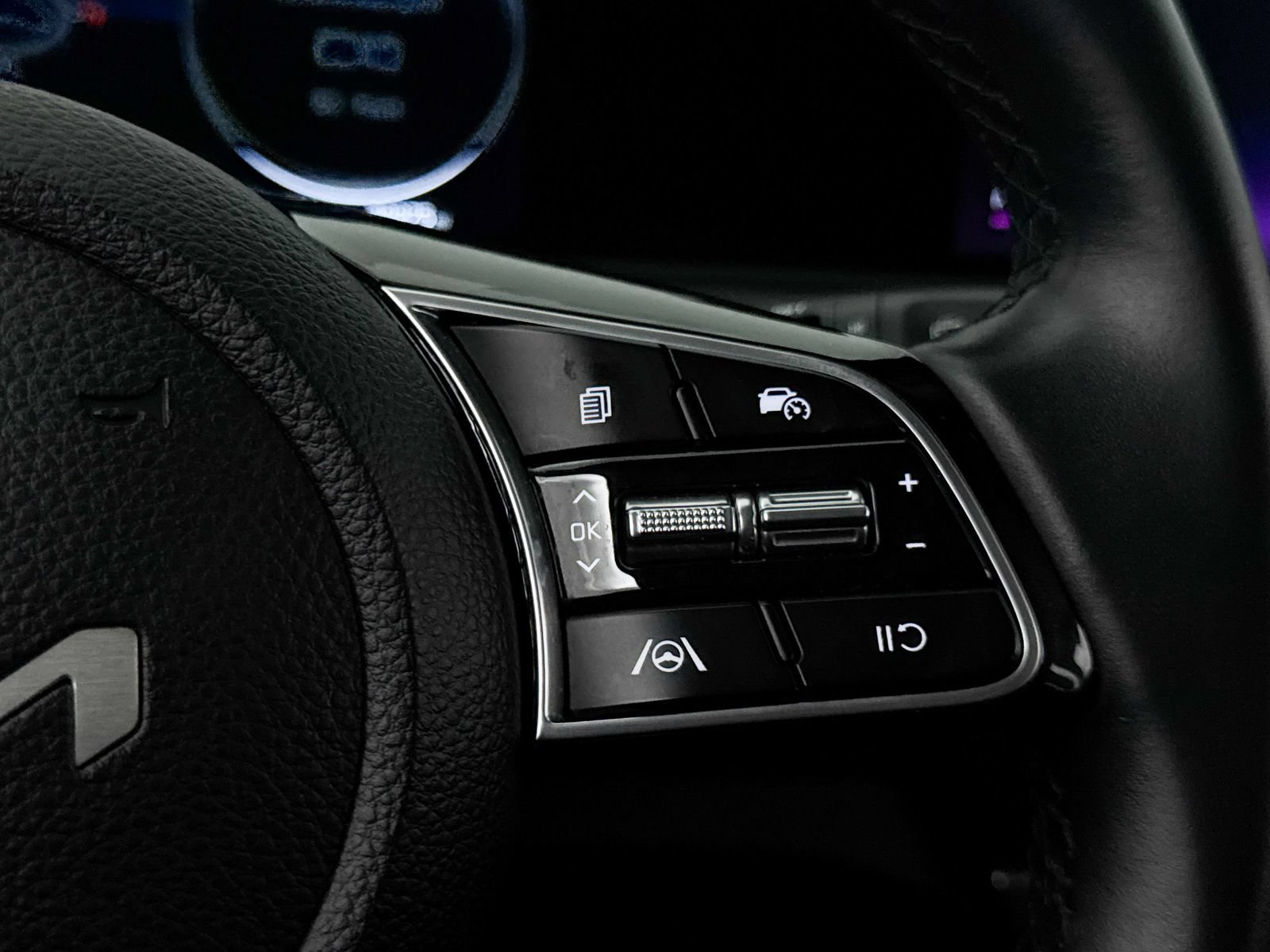 Certified 2024 Kia Seltos EX FWD image 35