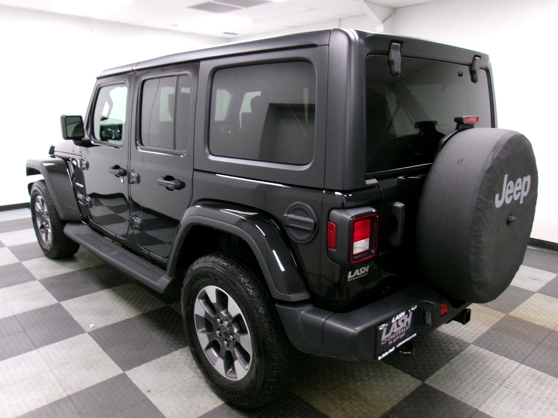 Used 2022 Jeep Wrangler Unlimited Sahara image 2
