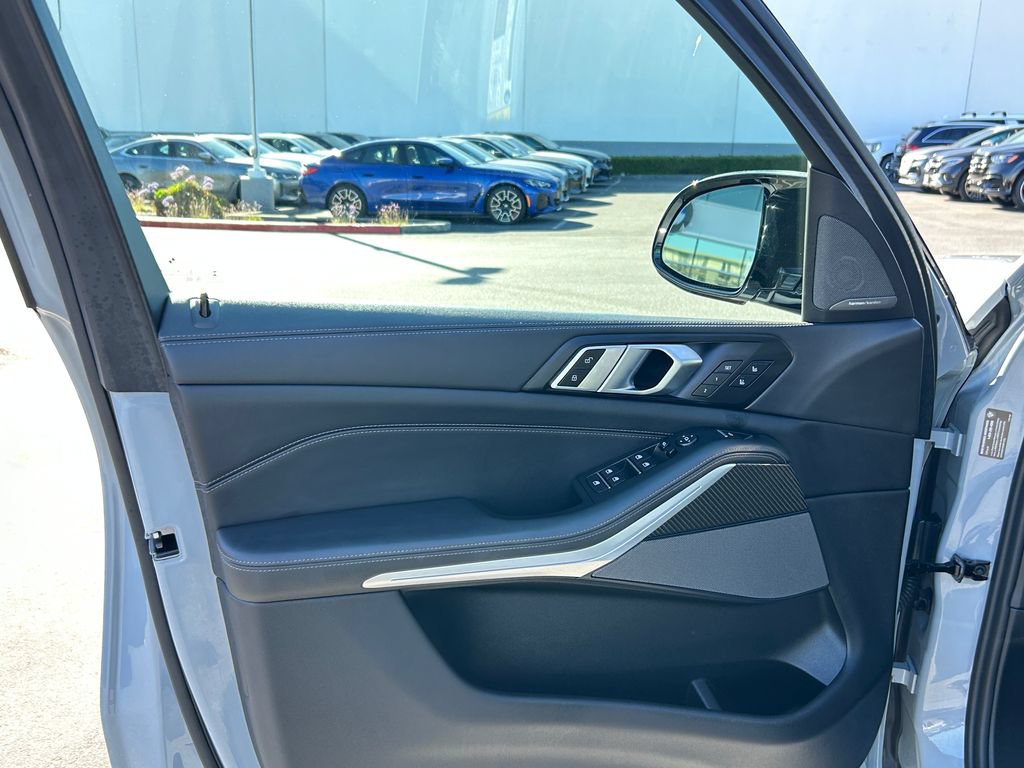 Used 2024 BMW X5 M60i AWD/4WD image 11