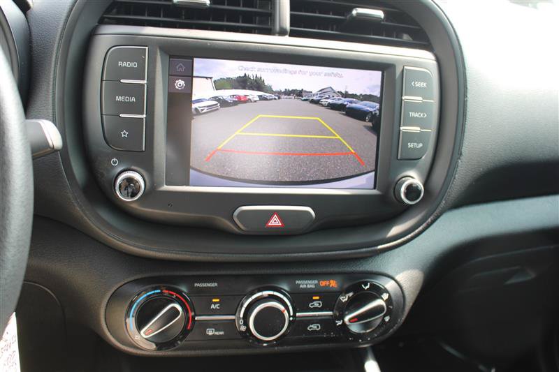 Used 2025 Kia Soul LX w/ LX Technology Package FWD image 11