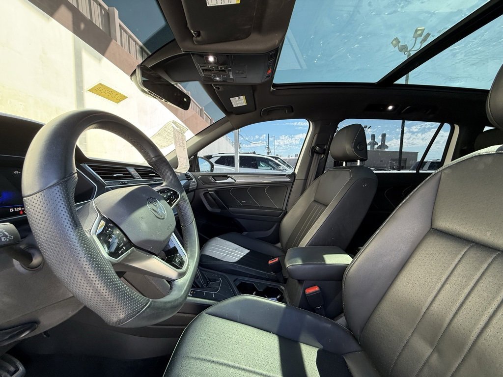 Certified 2024 Volkswagen Tiguan SE R-Line image 5