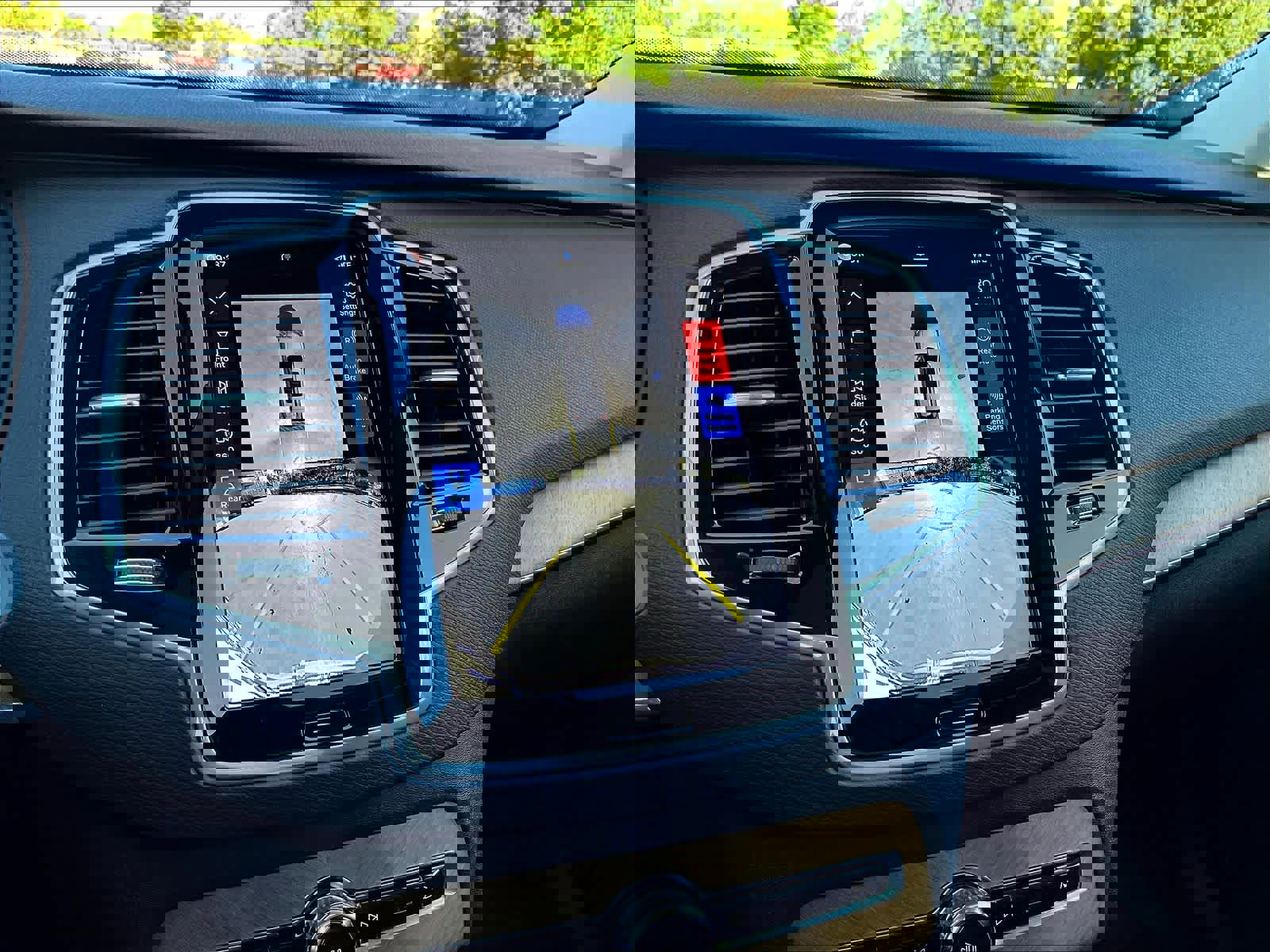 Used 2025 Volvo XC90 T8 Plus w/ Protection Package Premier image 23