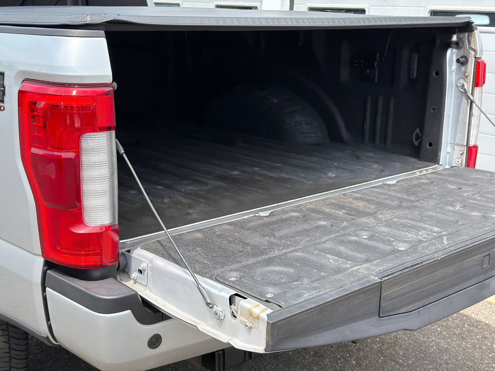 Used 2019 Ford F350 Platinum w/ Platinum Ultimate Package AWD/4WD image 10