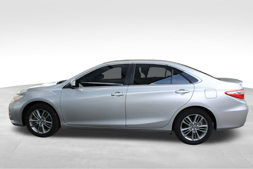 Used 2015 Toyota Camry SE FWD image 11