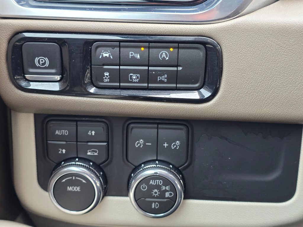 Used 2026 GMC Yukon XL Denali AWD/4WD image 42
