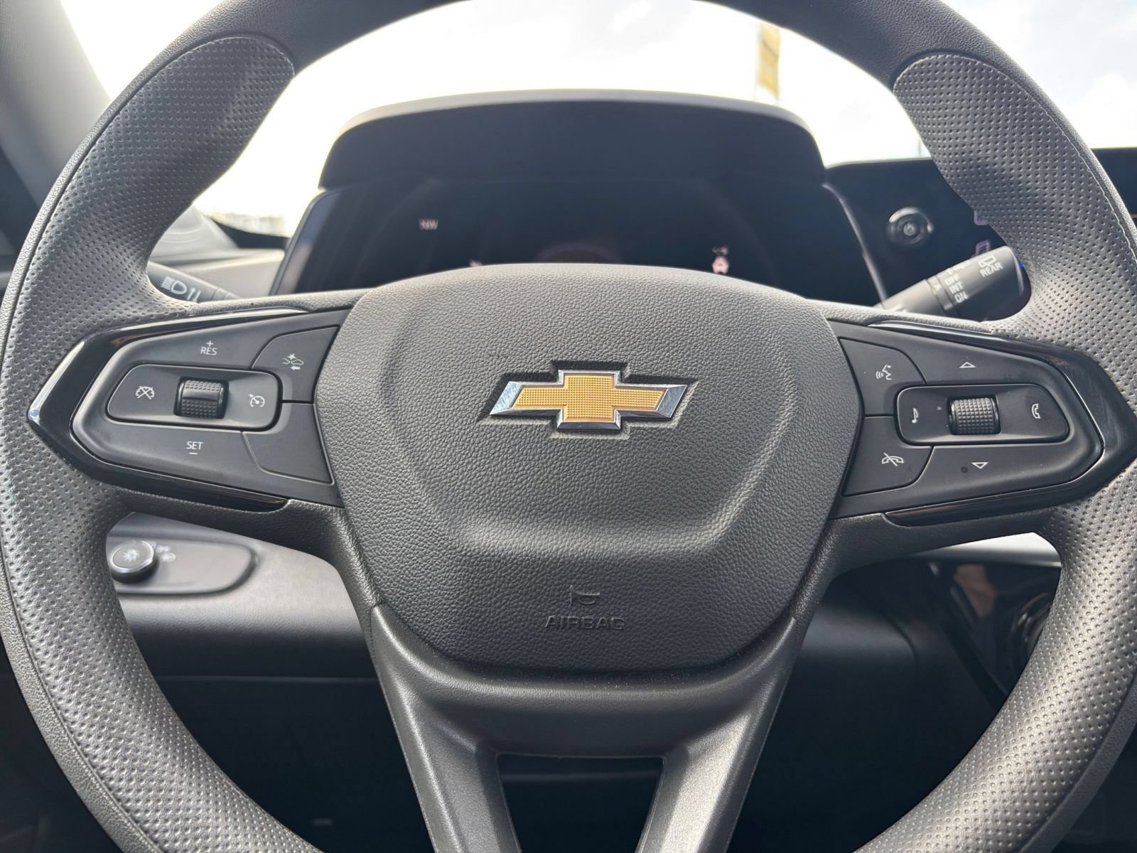 Used 2025 Chevrolet Trax LT FWD image 27