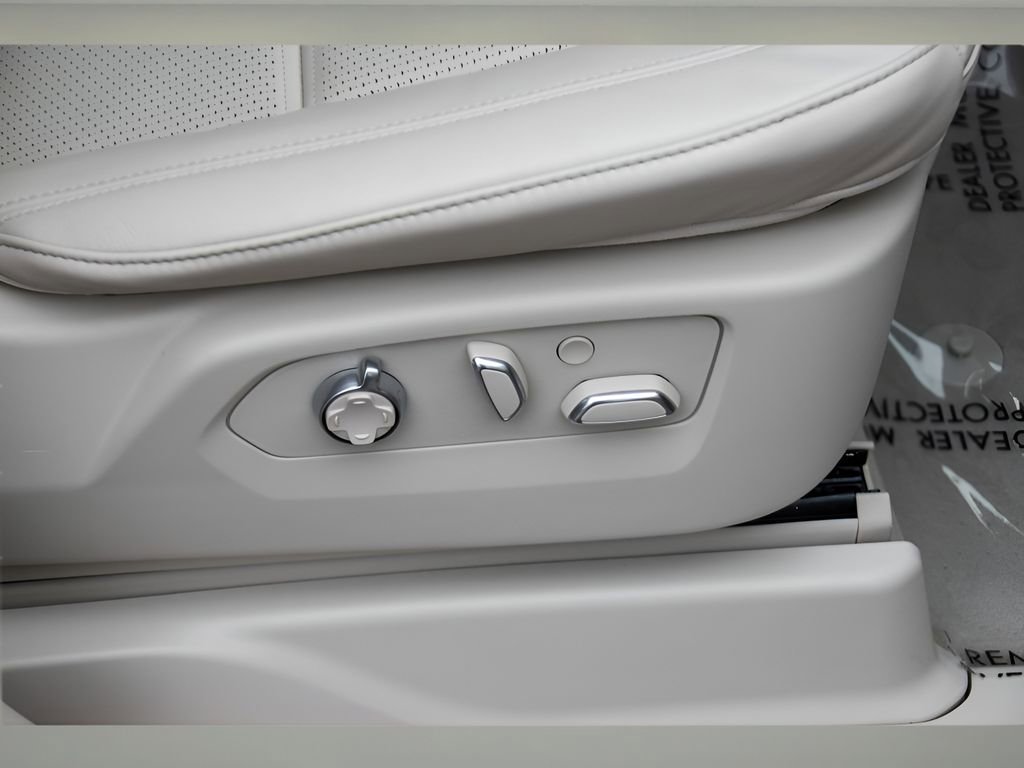 Certified 2026 Cadillac Escalade ESV Platinum Luxury w/ LPO, Radiant Package image 31