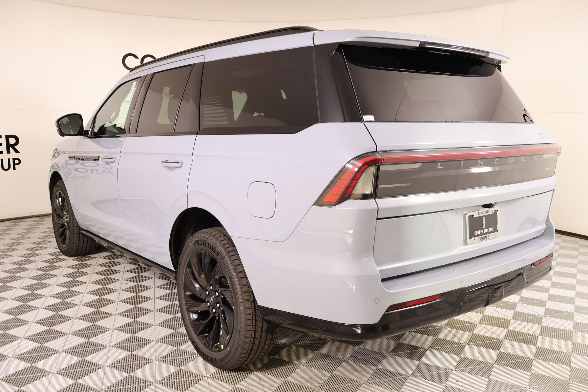 New 2026 Lincoln Navigator Reserve image 25