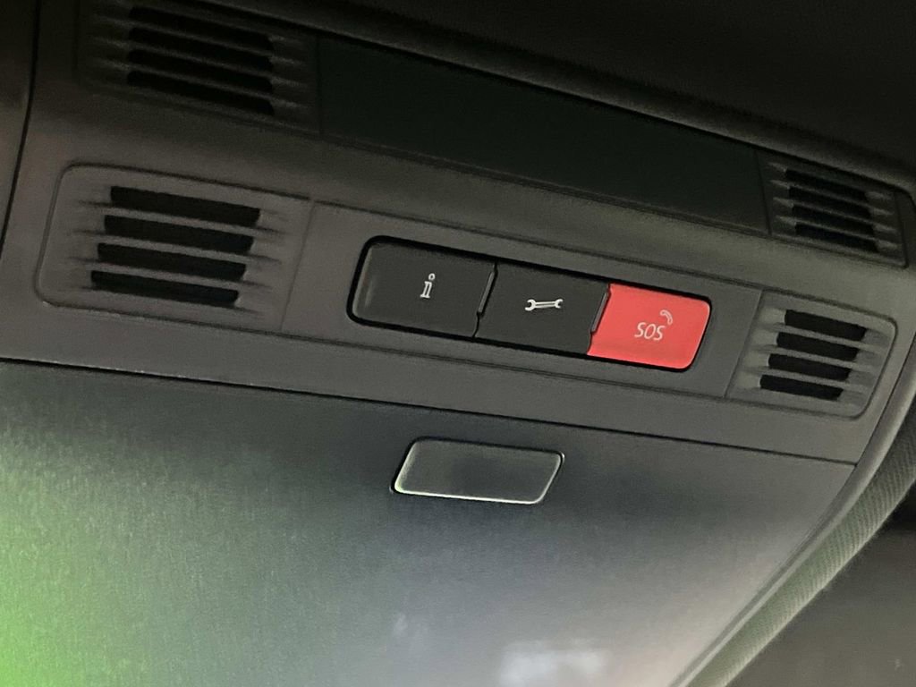 Used 2019 Volkswagen Golf R 4-Door image 24