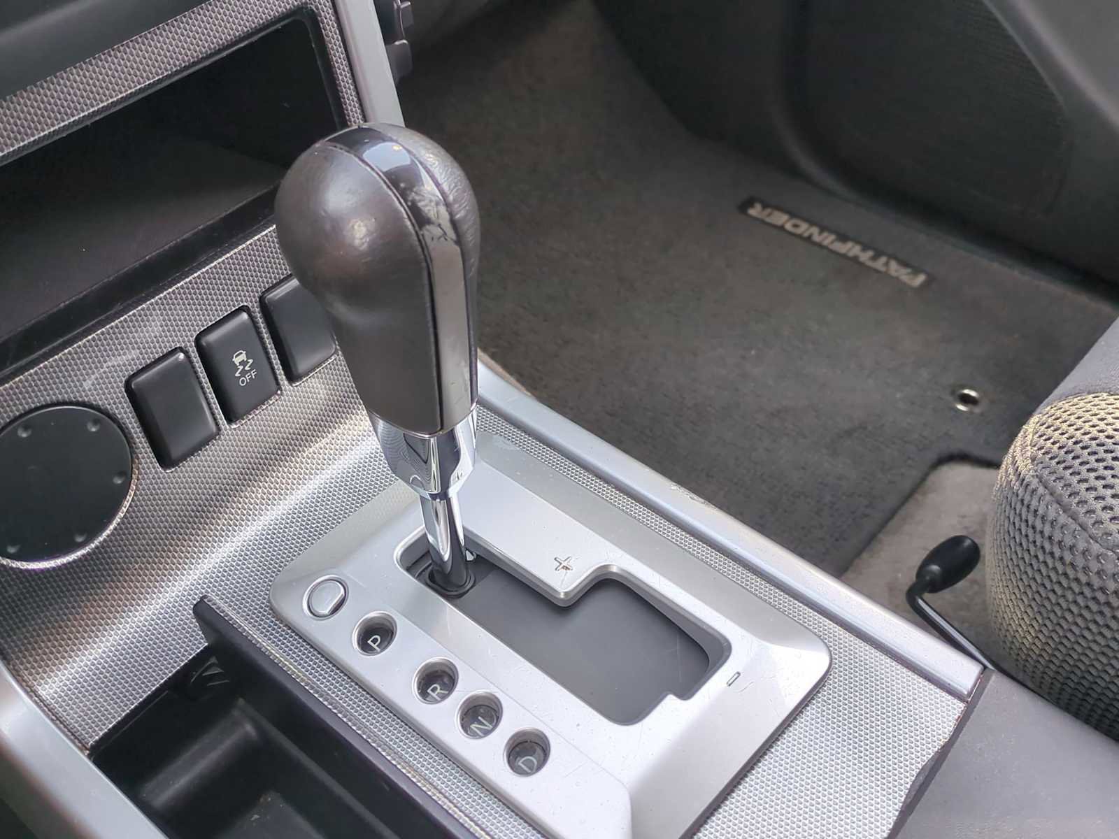 Used 2012 Nissan Pathfinder SV image 15