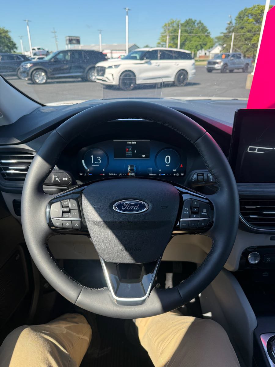 Used 2023 Ford Escape Platinum w/ Premium Technology Package AWD/4WD image 13