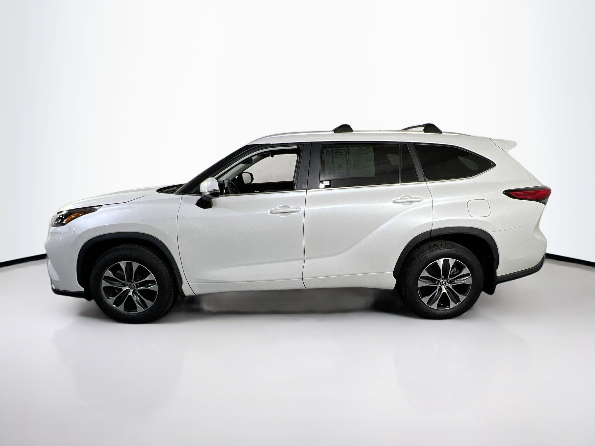 Used 2023 Toyota Highlander XLE AWD/4WD image 8
