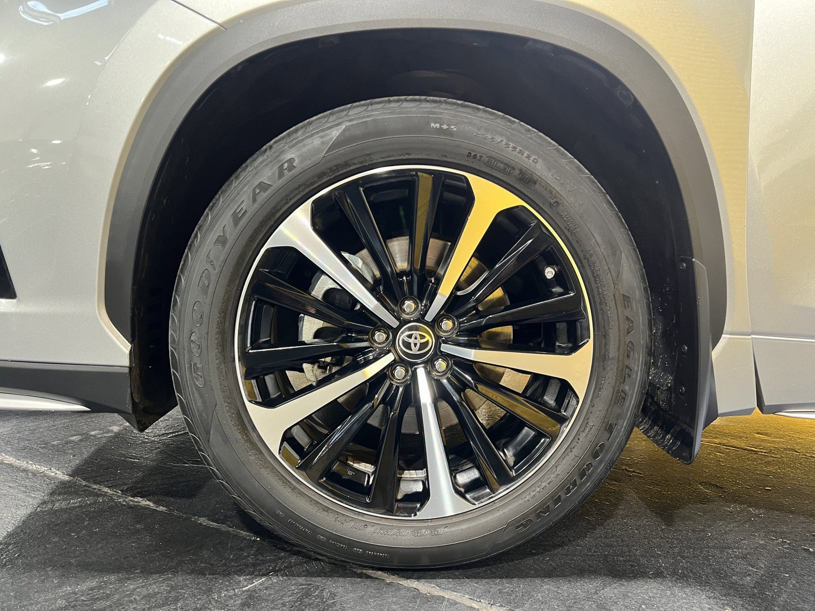 Used 2021 Toyota Highlander XSE image 32