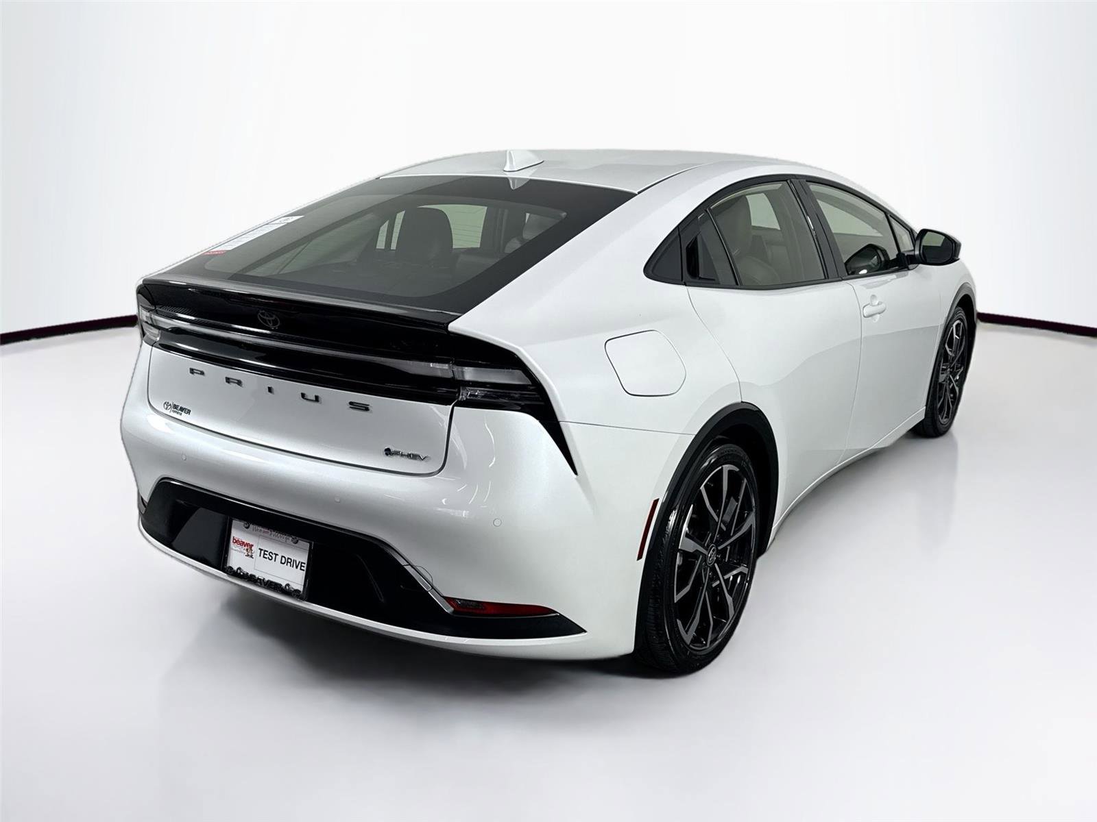 Used 2025 Toyota Prius Plug-In Hybrid video 2