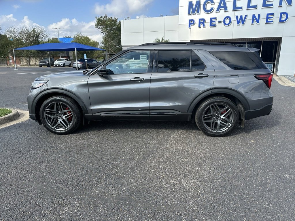 Used 2025 Ford Explorer ST-Line w/ Premium Package image 3