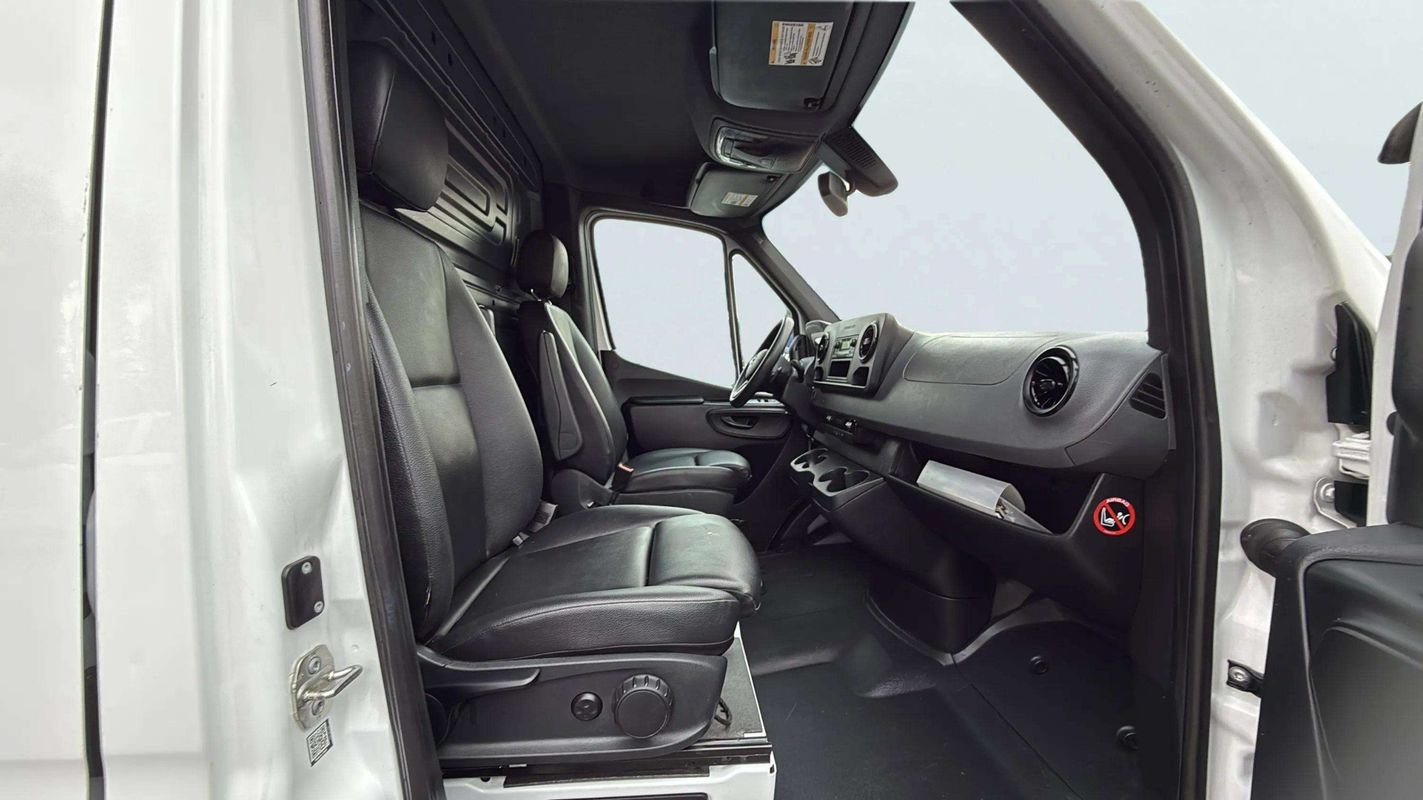 Used 2021 Mercedes-Benz Sprinter 2500 image 13