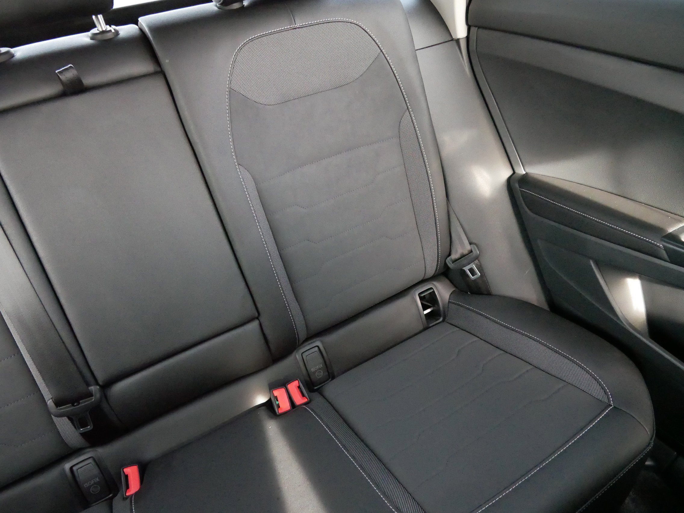 Certified 2025 Volkswagen Taos SE image 14