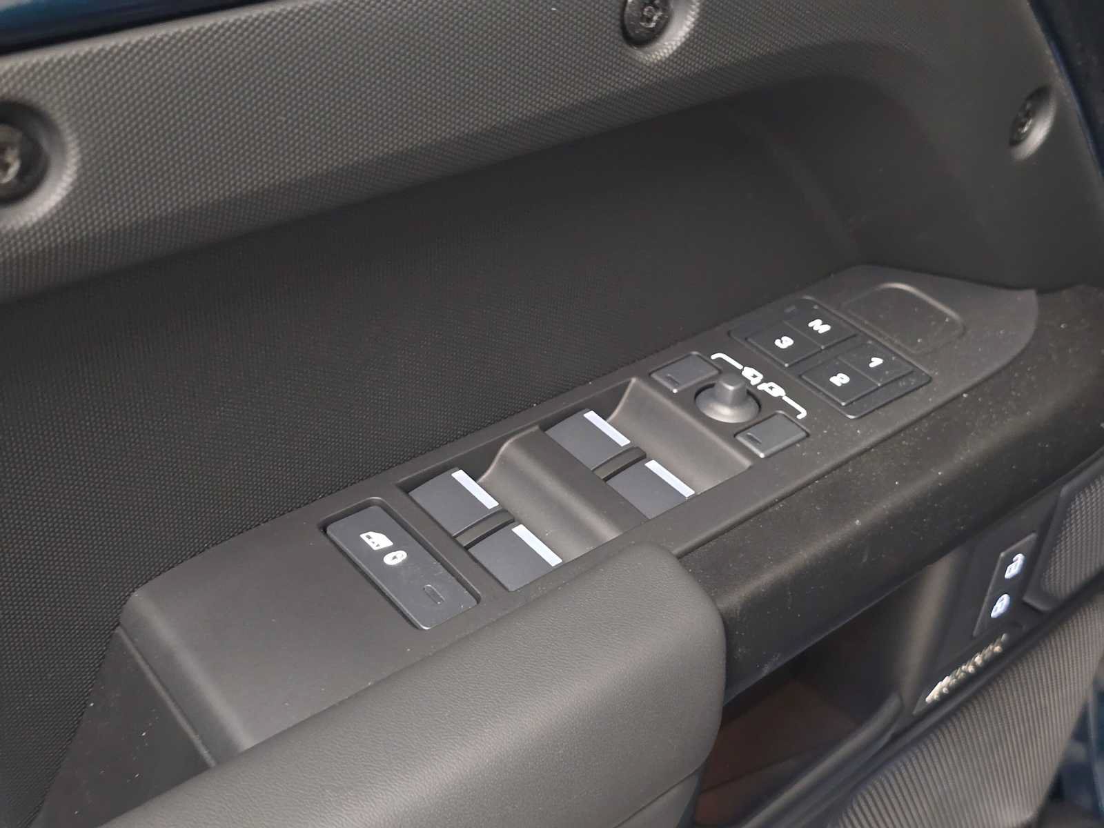 New 2026 Land Rover Defender 110 OCTA AWD/4WD image 21