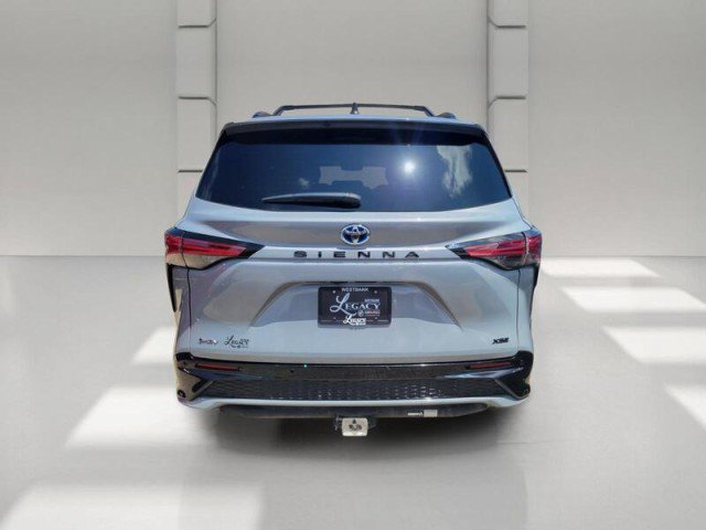 Used 2025 Toyota Sienna XSE FWD image 5